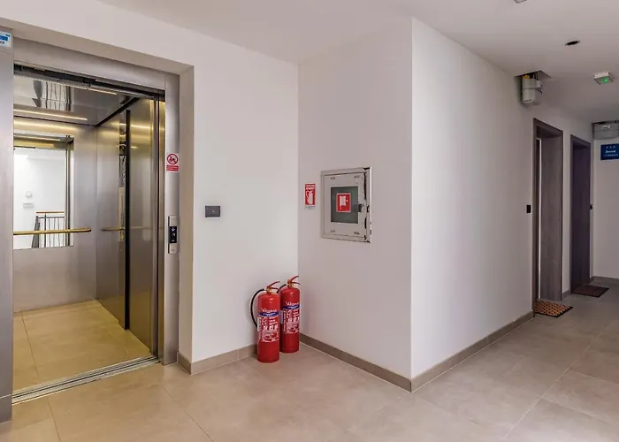 Jelena Apt. *